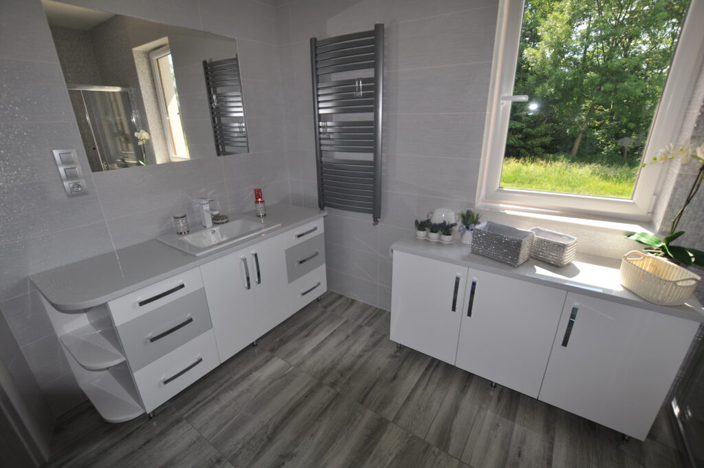 Minimalistyczna biała kuchnia lakier połysk na wymiar Krawczyk